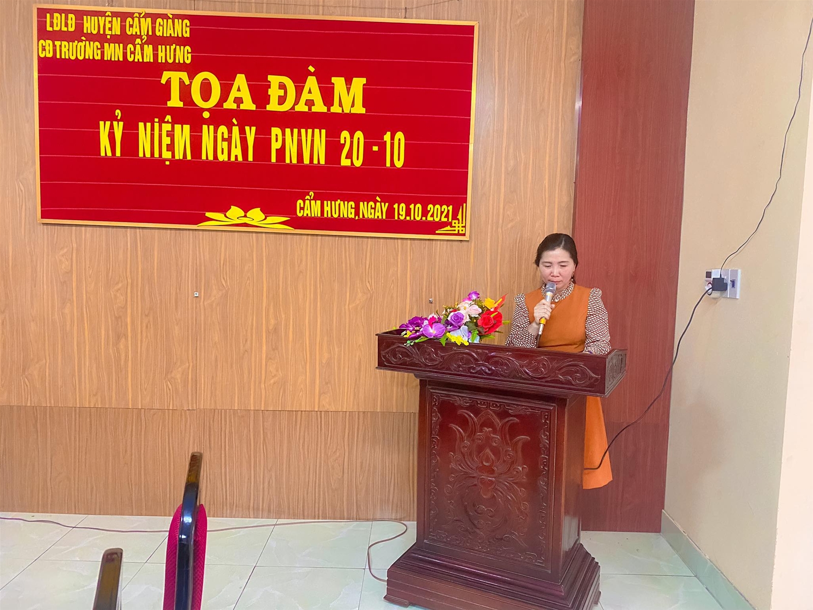Đồng chí Nguyễn Thị Chiên - Chủ tịch Công đoàn phát biểu tại buổi lễ